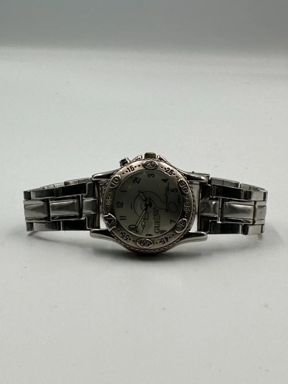 Vintage Guess Womens Watch Silver Tone White Dial Faceted Crystal Working 7